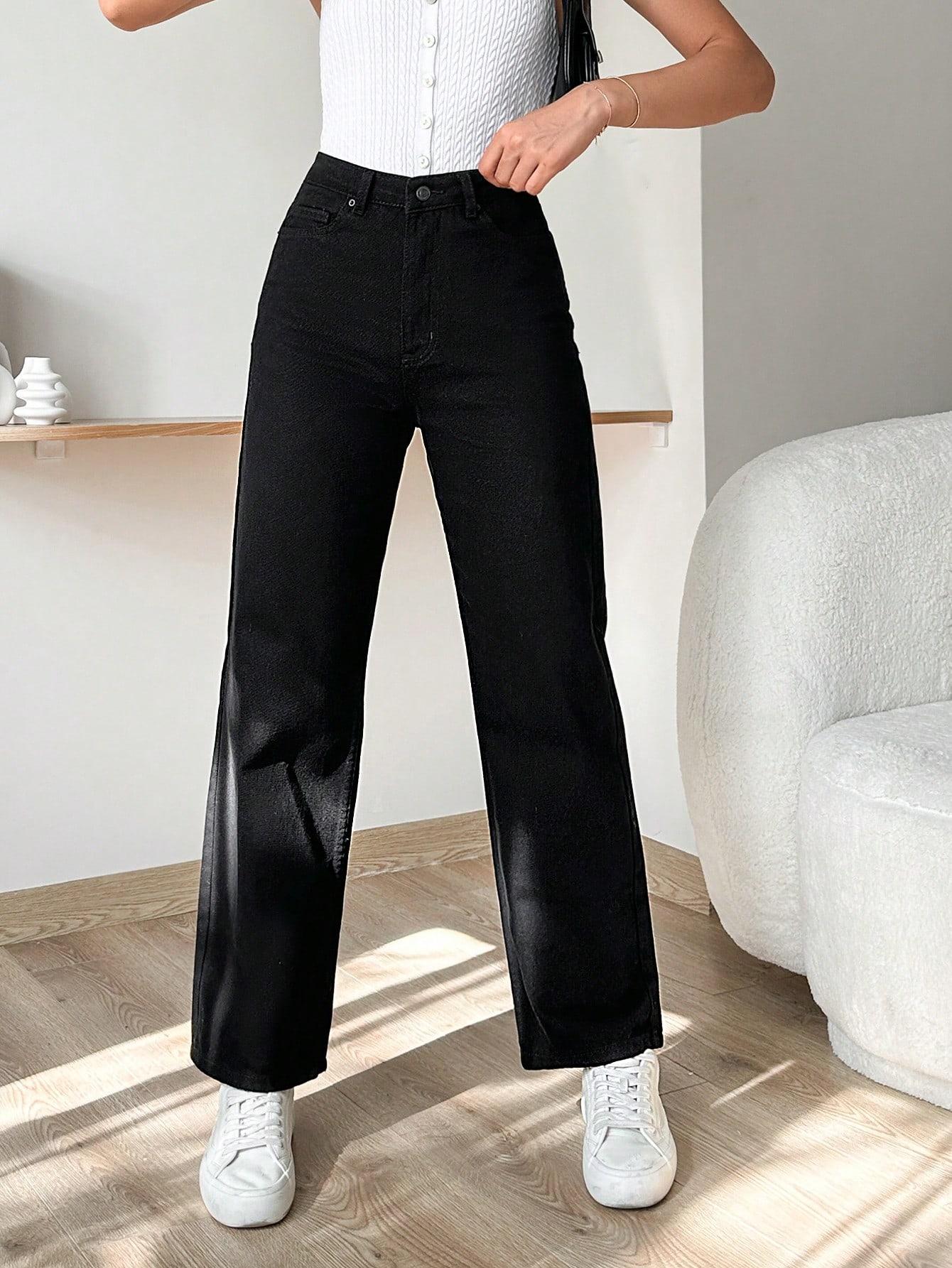 czarne jeansowe spodnie prosta nogawka