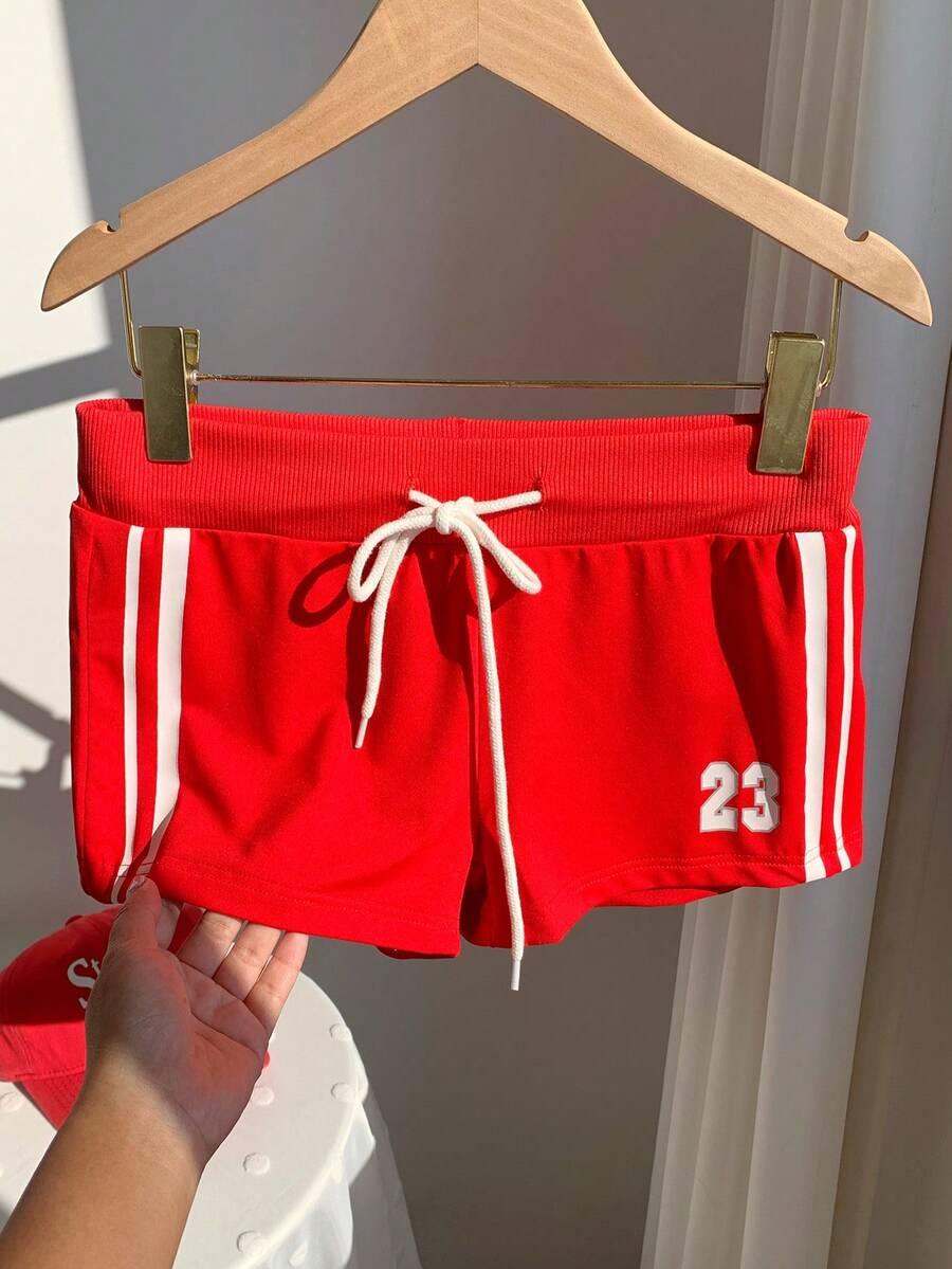 czerwone sportowe spodenki