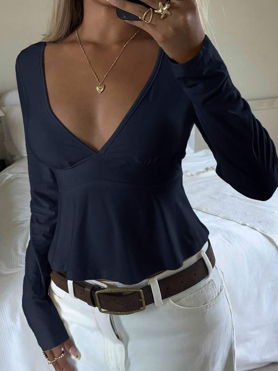 granatowa bluzka v-neck
