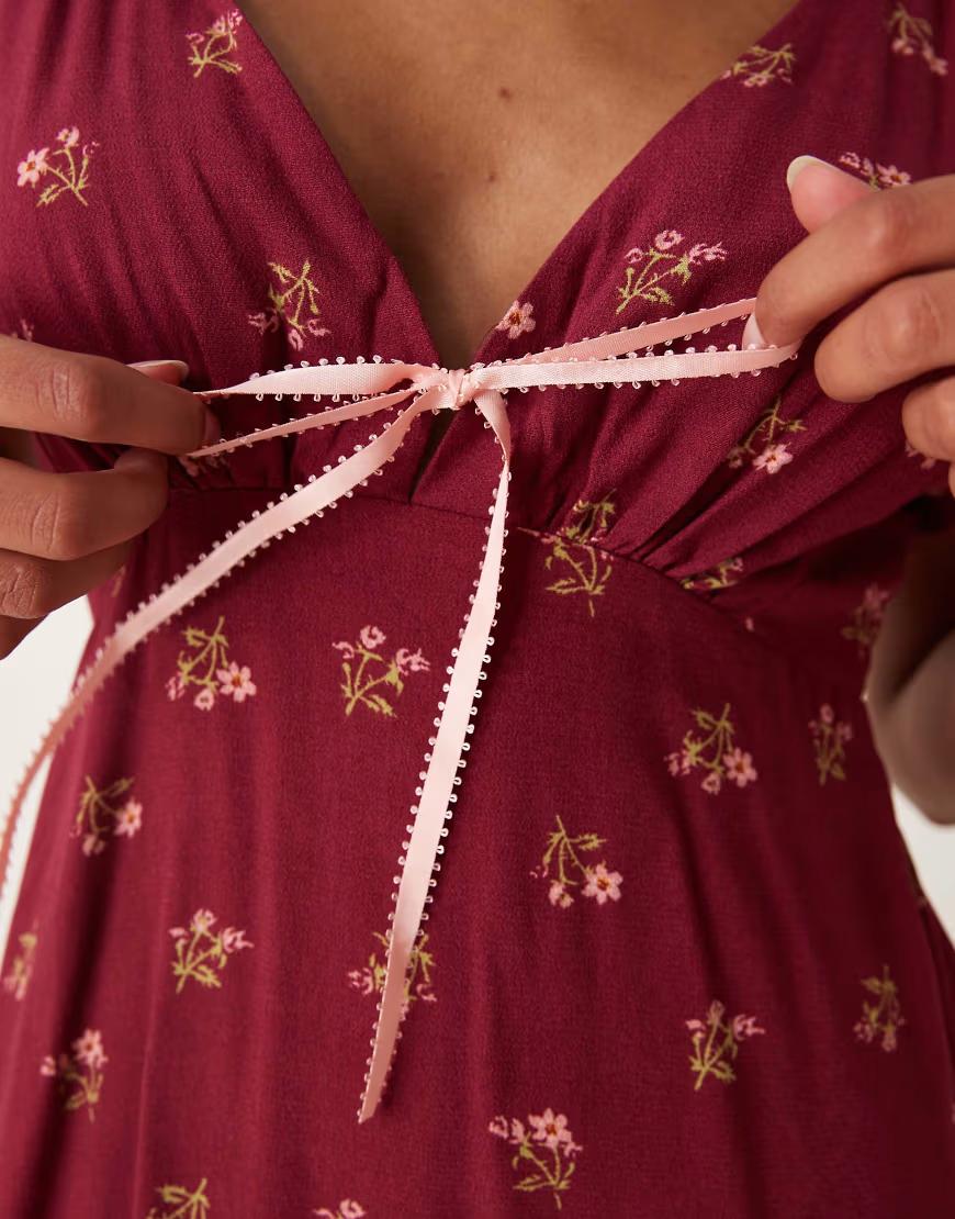 MINI SUKIENKA W KWIATY V-NECK