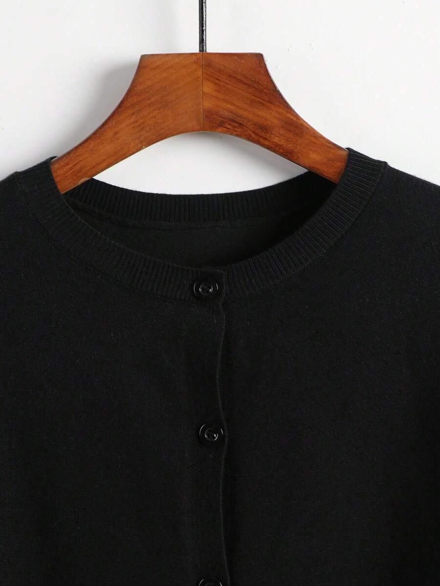 czarny sweter guziki