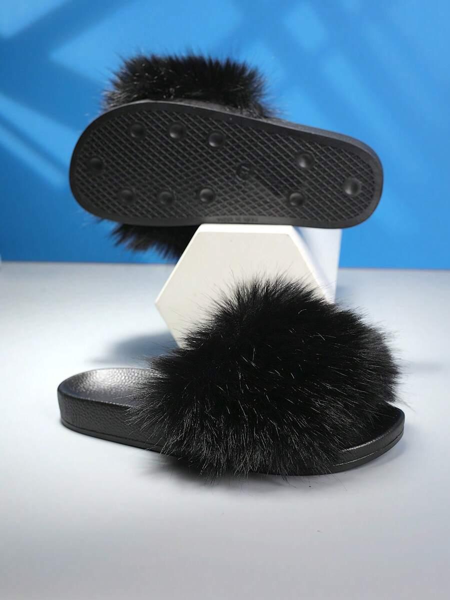 czarne fluffy klapki