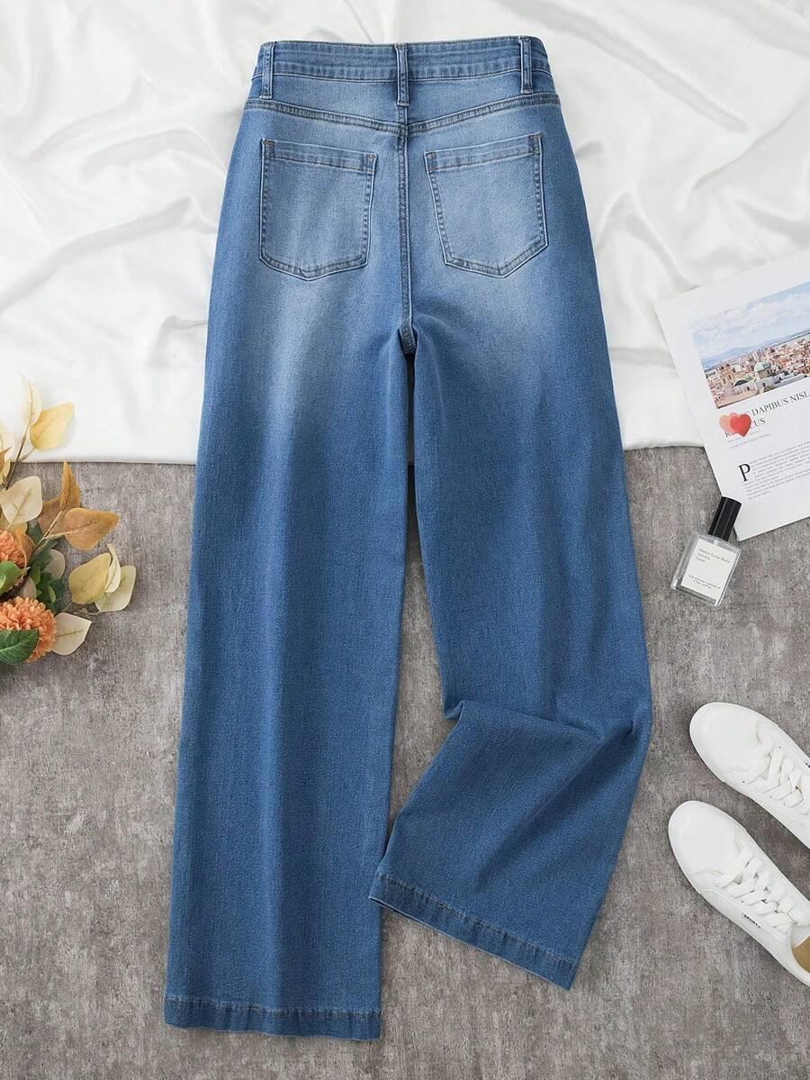 niebieskie spodnie jeans