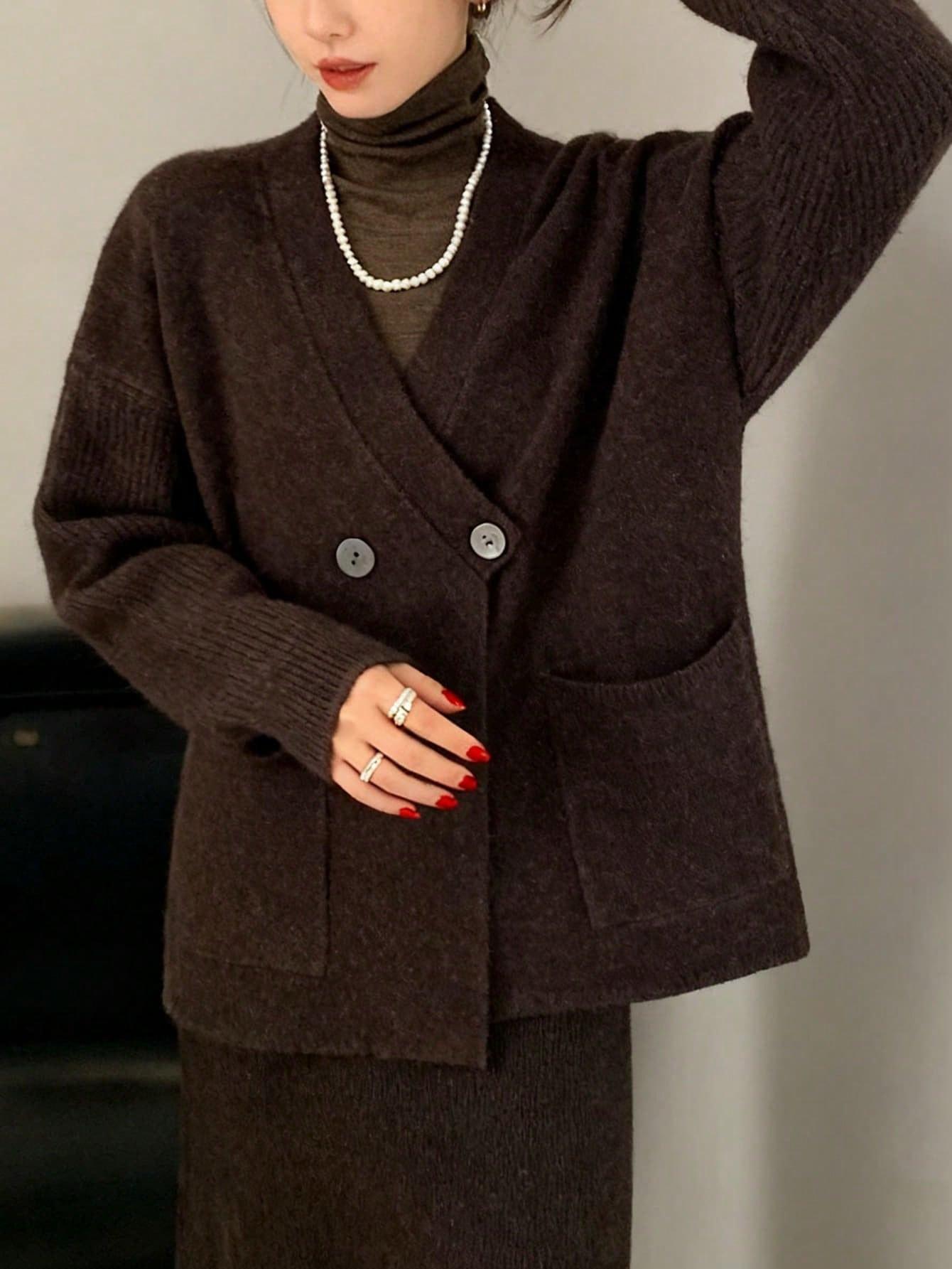 BRĄZOWY SWETER GUZIKI