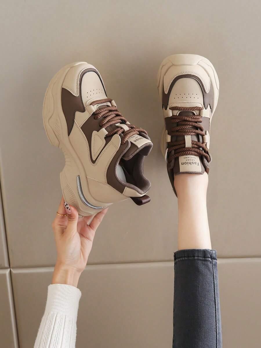 sznurowane buty sportowe