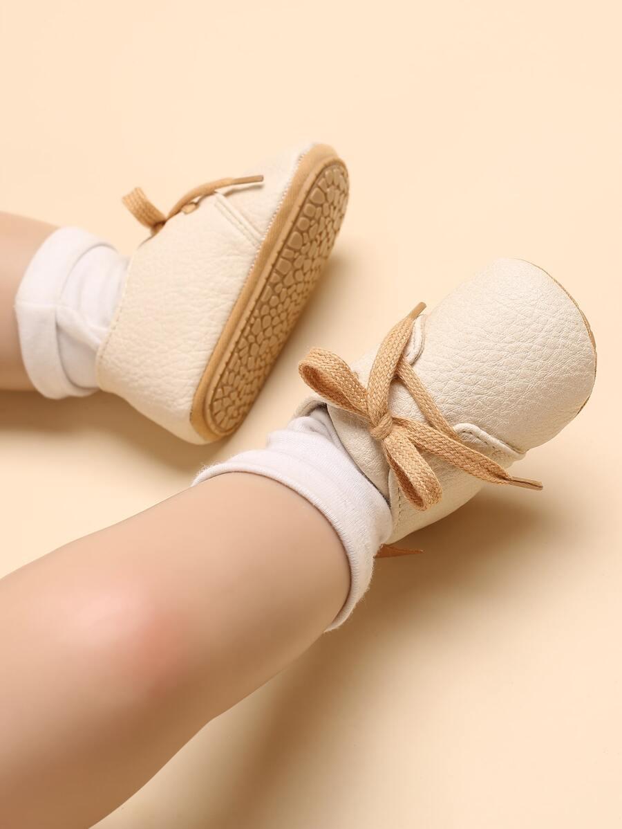 beżowe buty sznurowanie