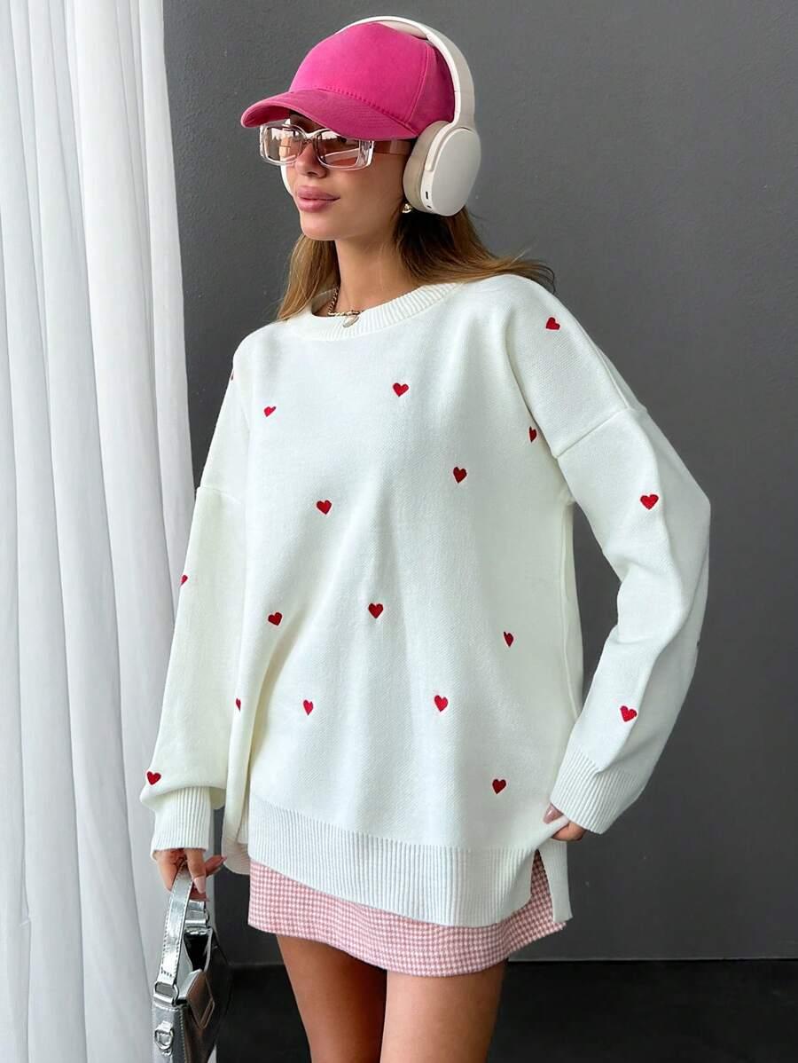 BIAŁY DZIANINOWY SWETER WZÓR SERCA 