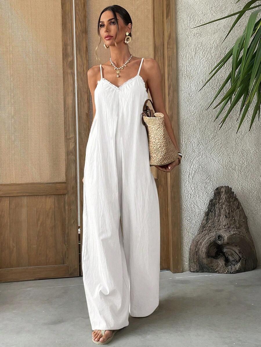 BIAŁY KOMBINEZON NA RAMIĄCZKACH