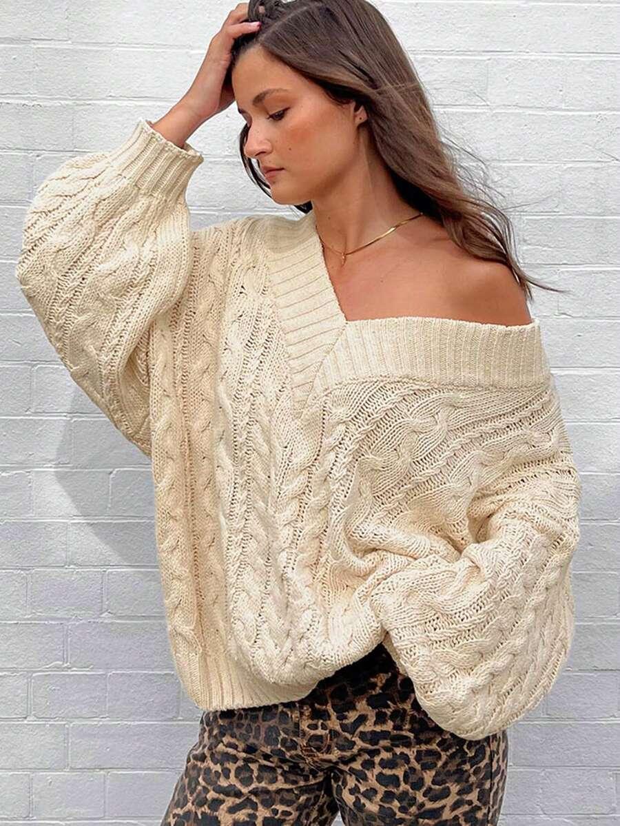 beżowy sweter v-neck