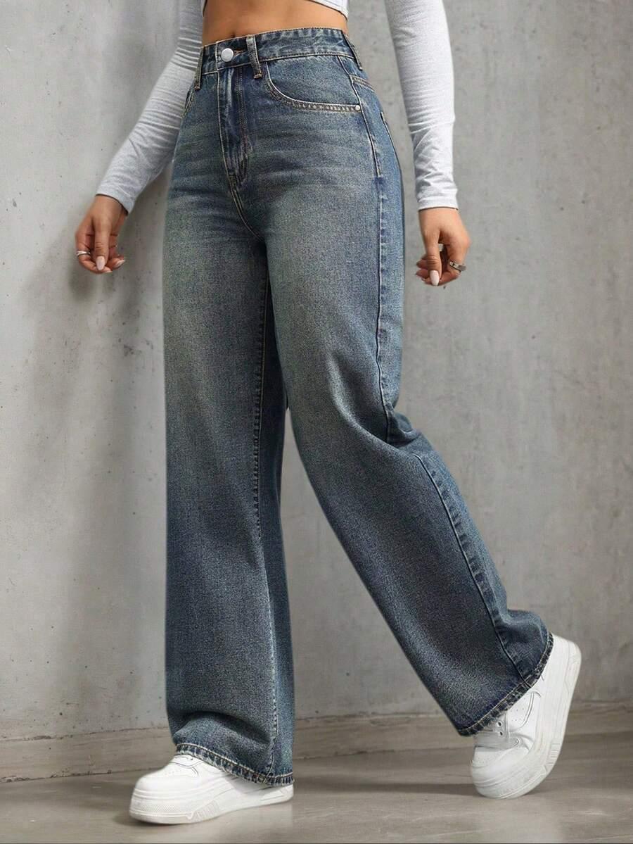 niebieskie spodnie jeans