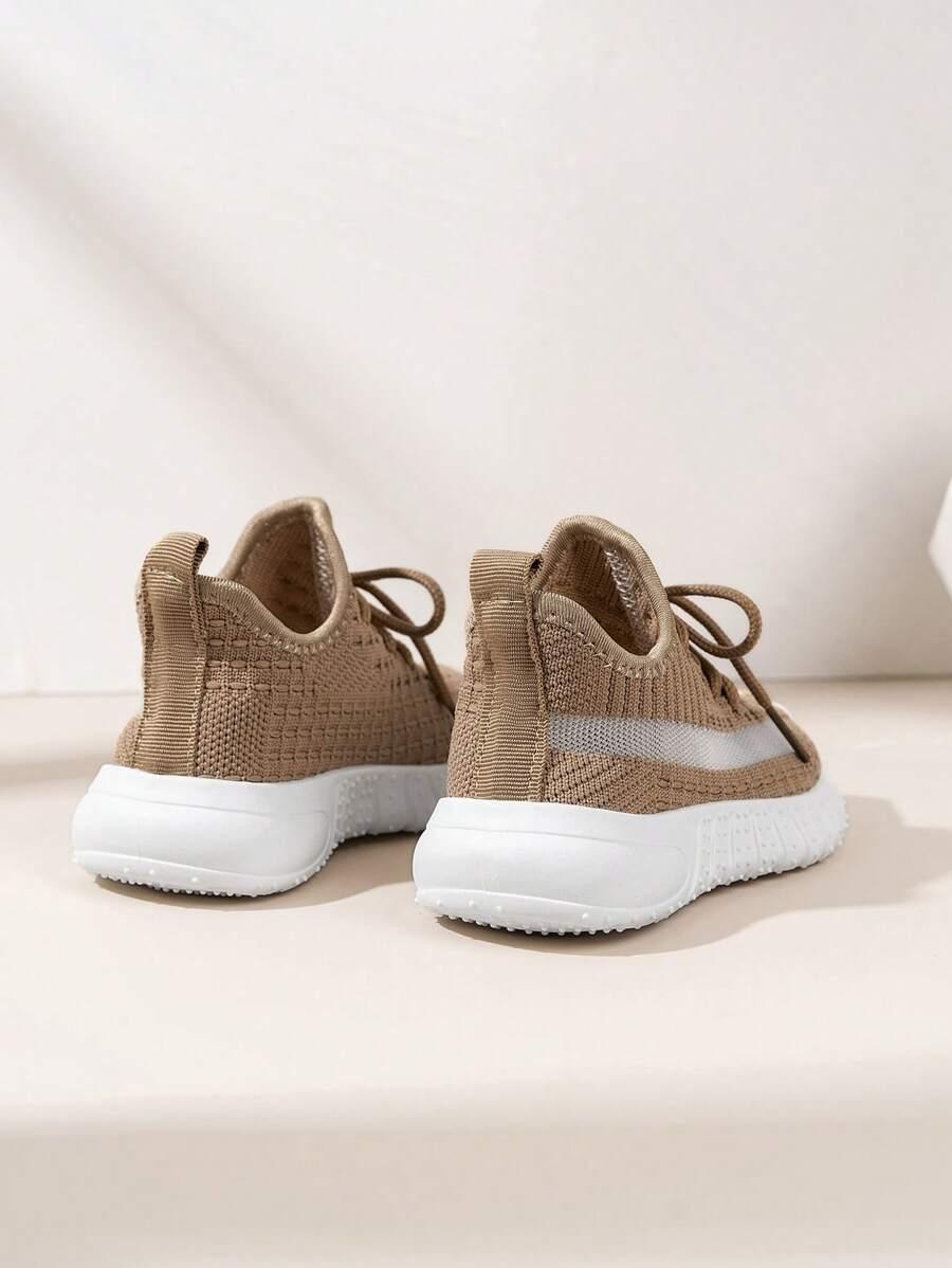 beżowe sznurowane buty sportowe