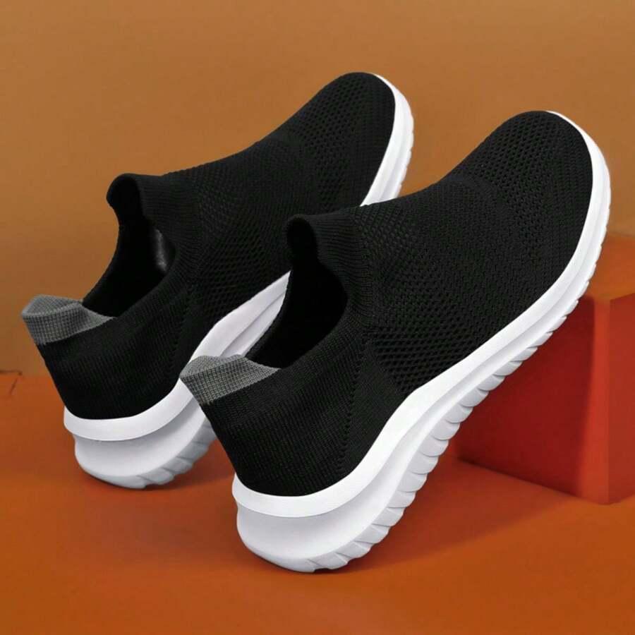 czarne buty sportowe