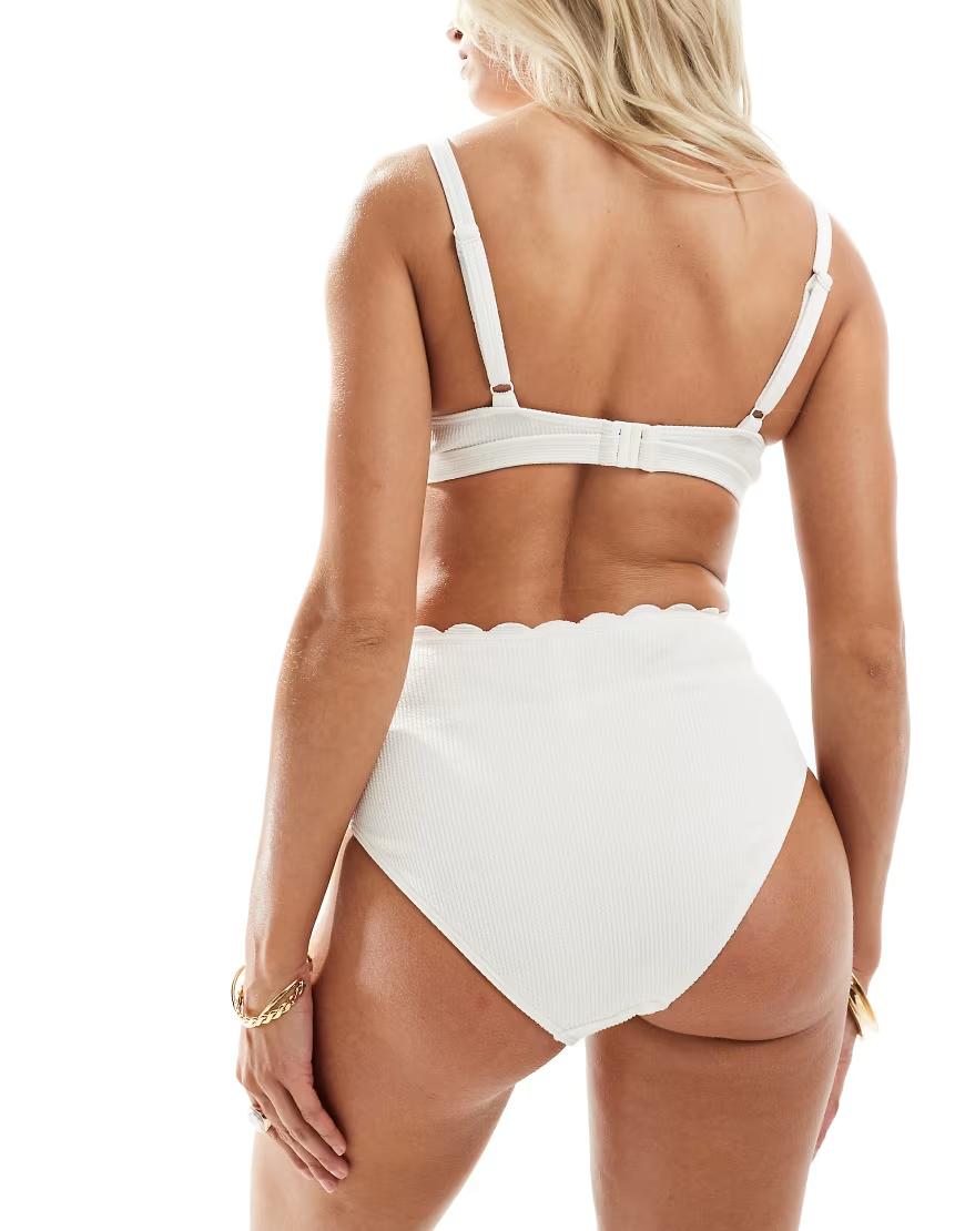 biały dół od bikini tekstura