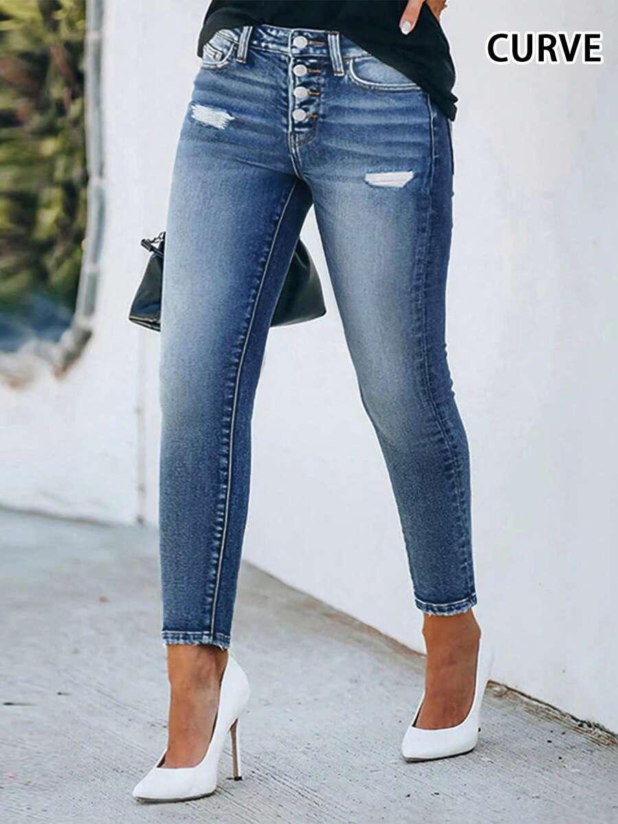 niebieskie spodnie jeans