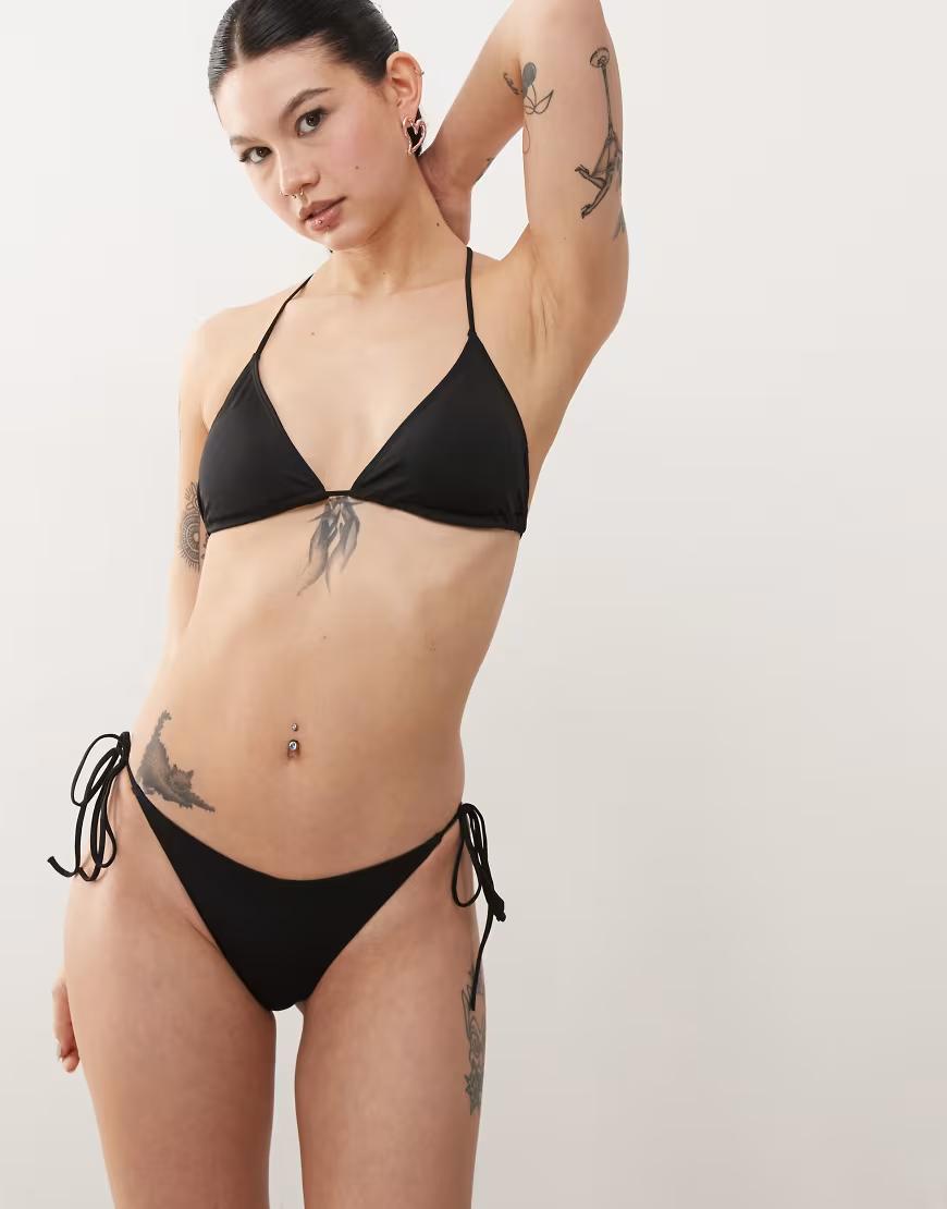 czarny dół od bikini 