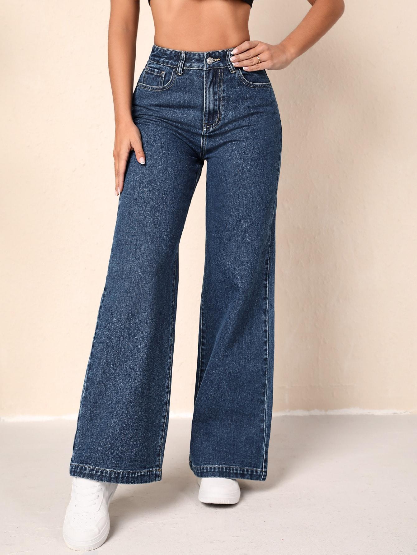 niebieskie spodnie jeans