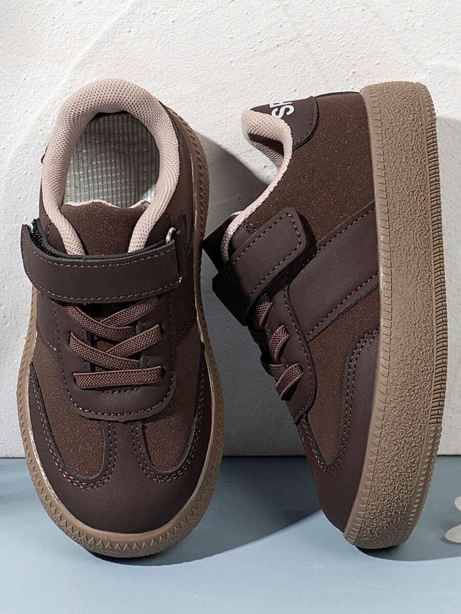 brązowe buty sportowe