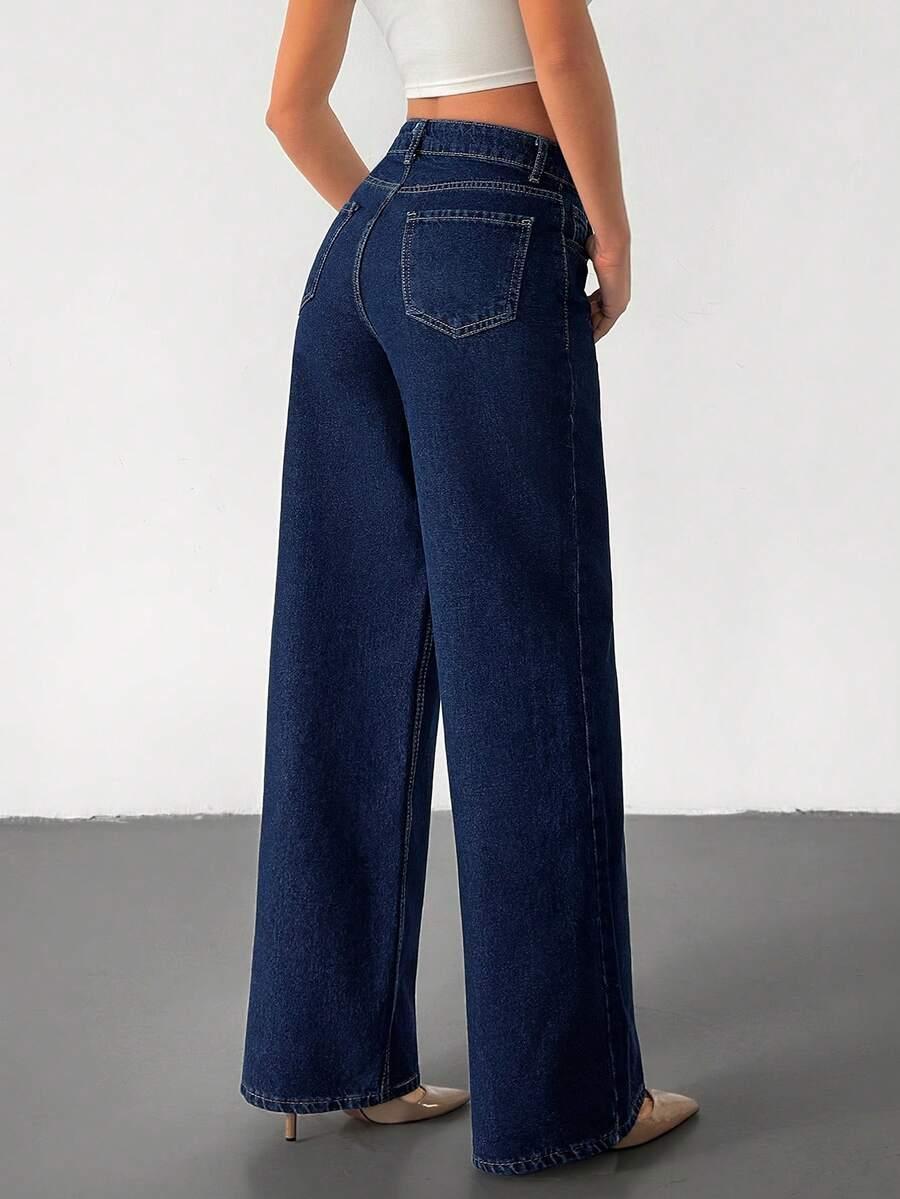 niebieskie spodnie jeans