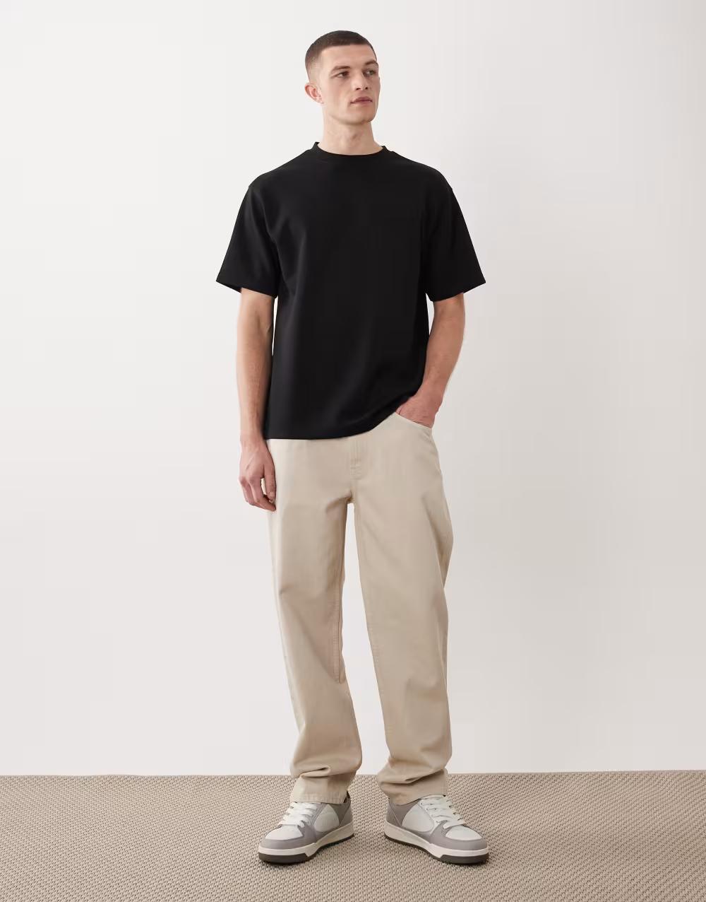 czarny t-shirt okrągły dekolt krótki rękaw