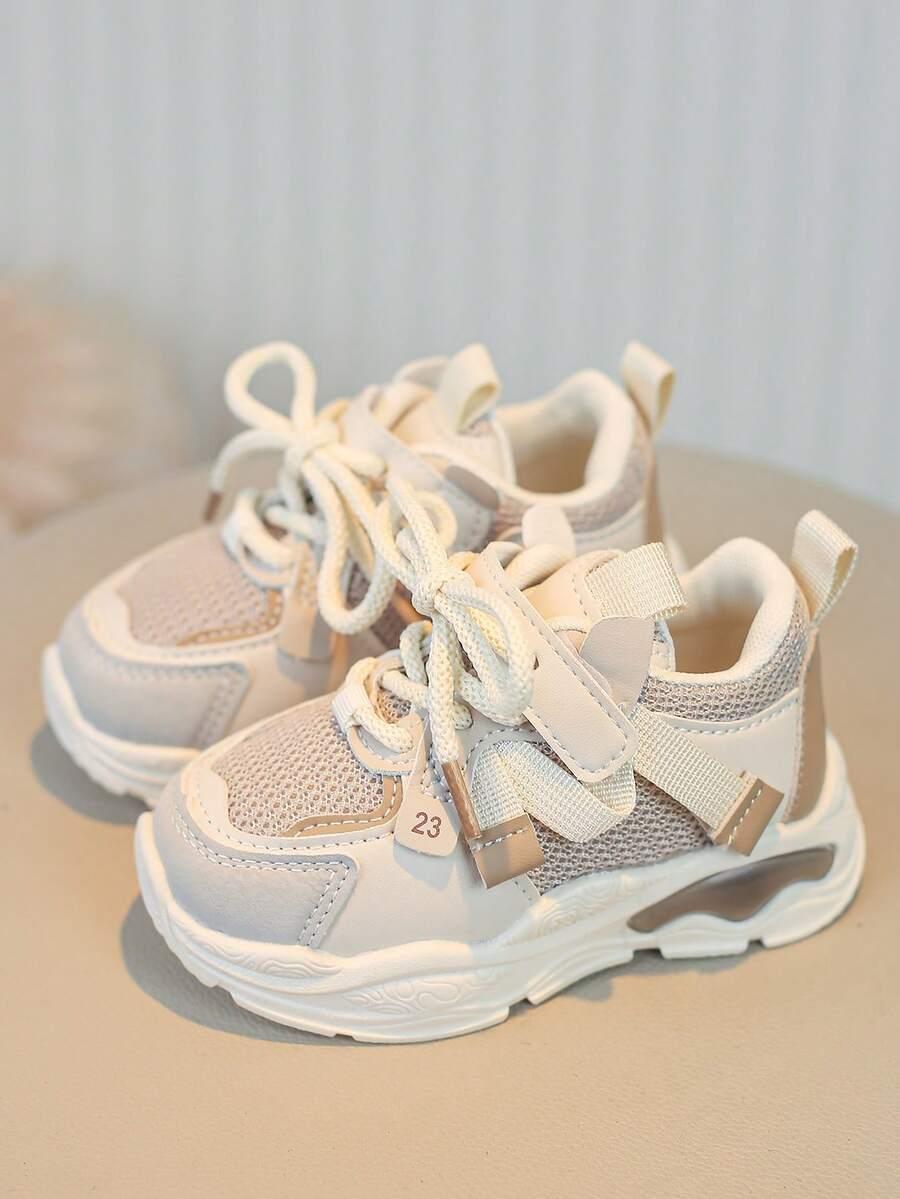 beżowe buty sportowe