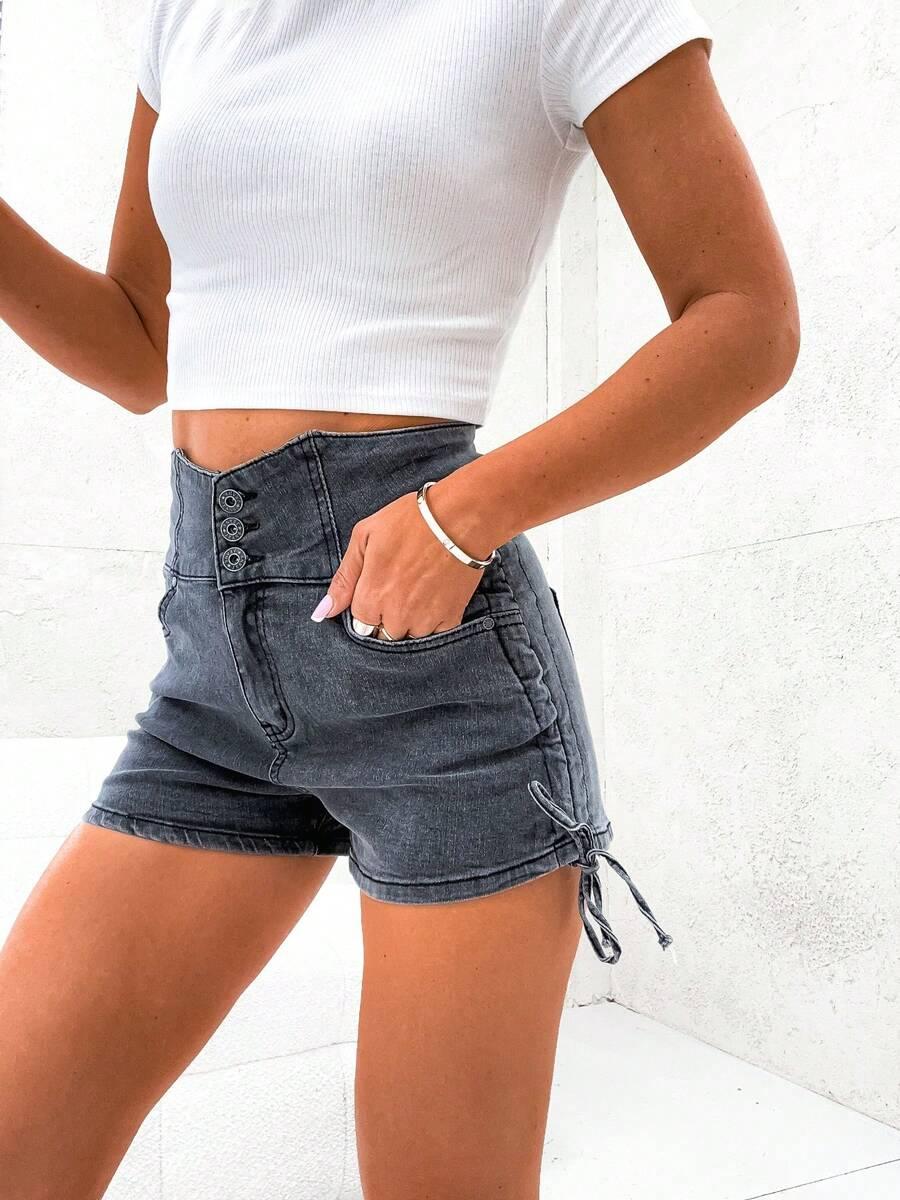 szare spodenki jeans