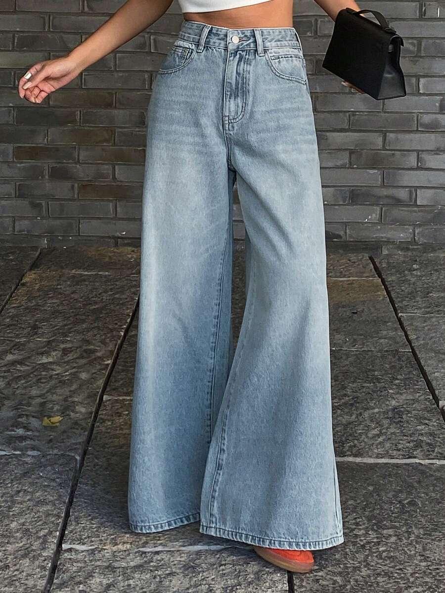 niebieskie spodnie jeans