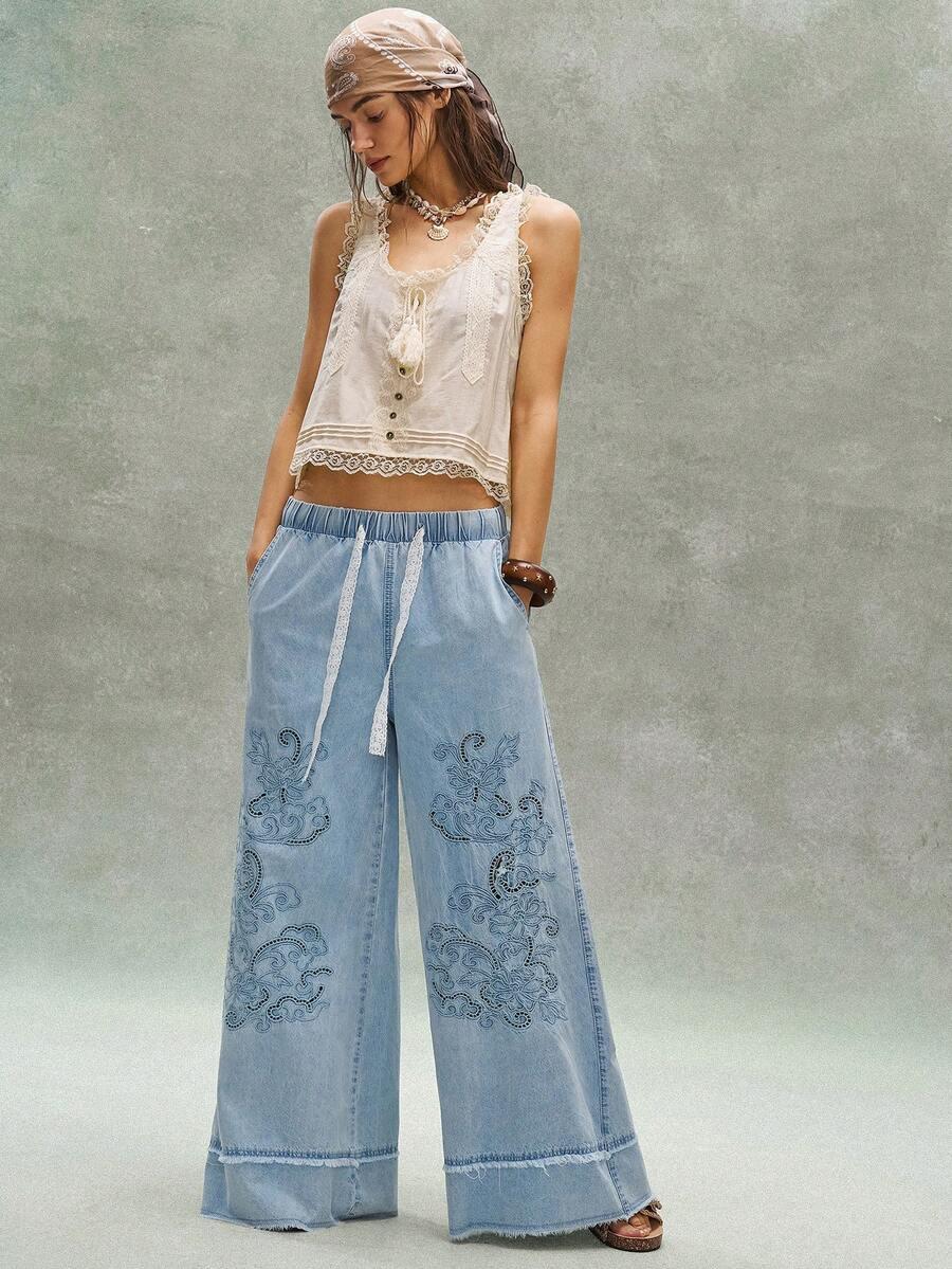 niebieskie spodnie jeans