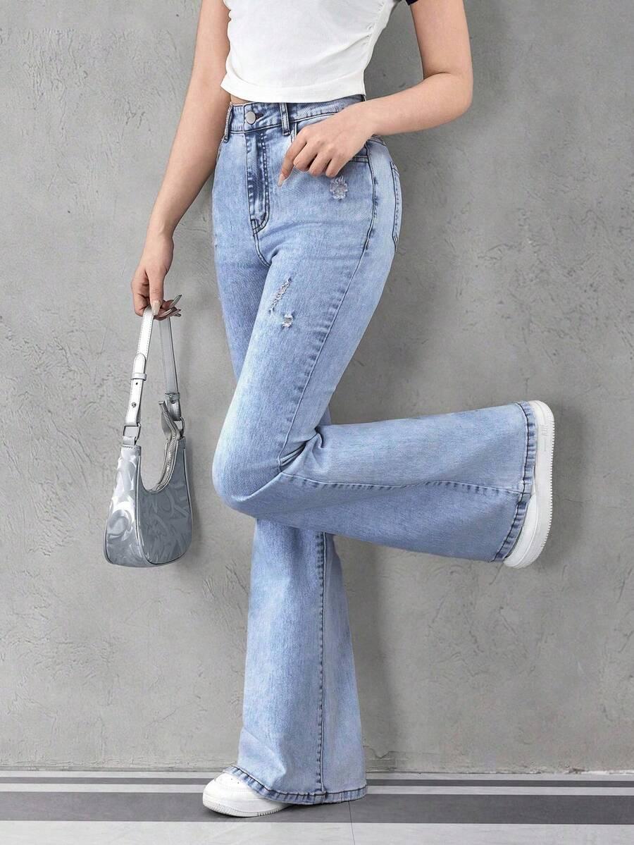 niebieskie spodnie jeans 