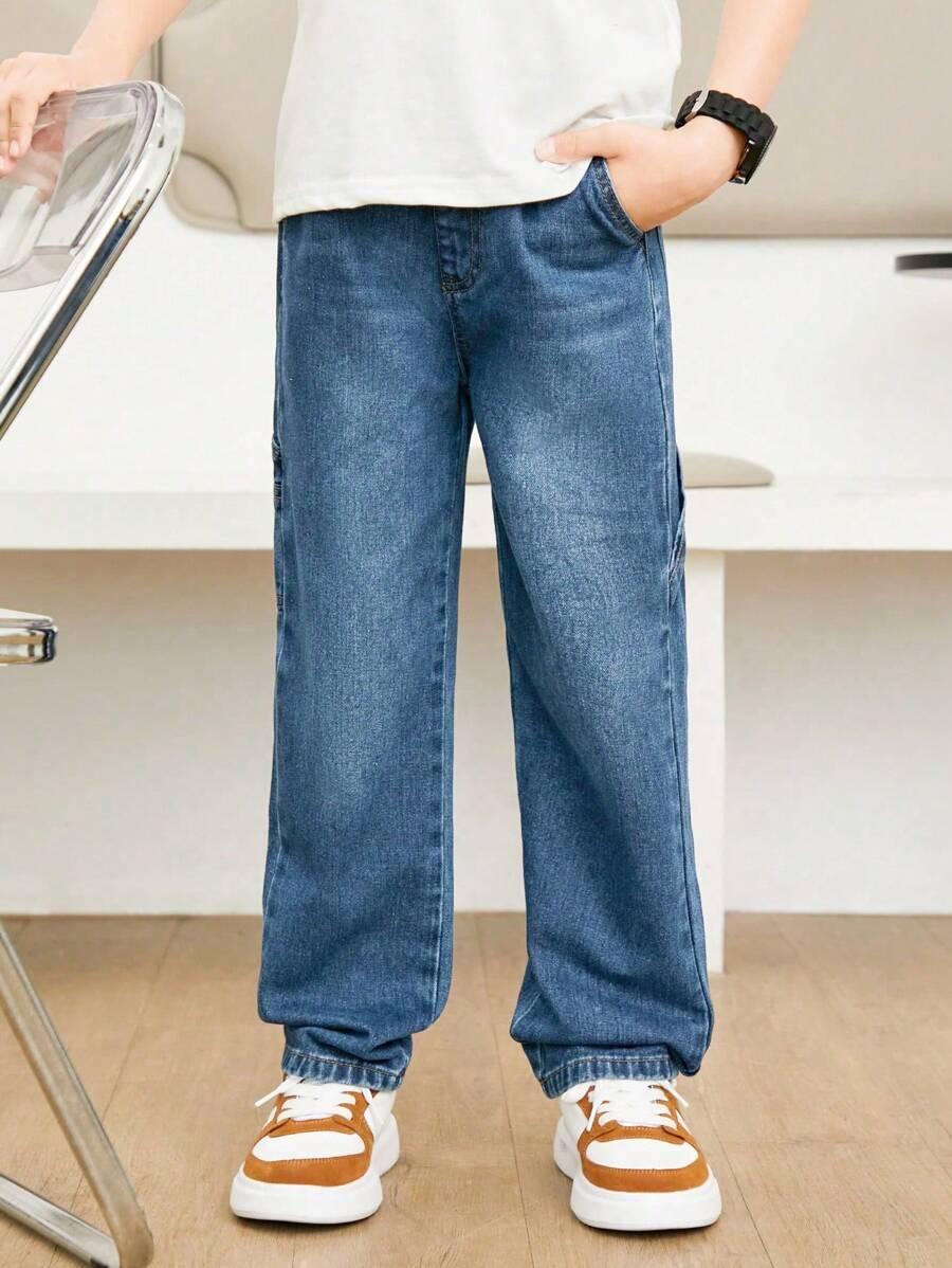 niebieskie spodnie jeansowe