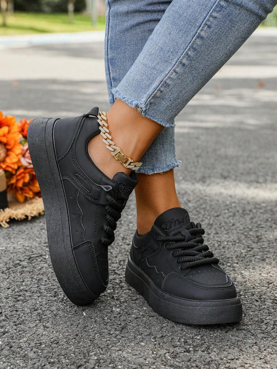 czarne buty sportowe 