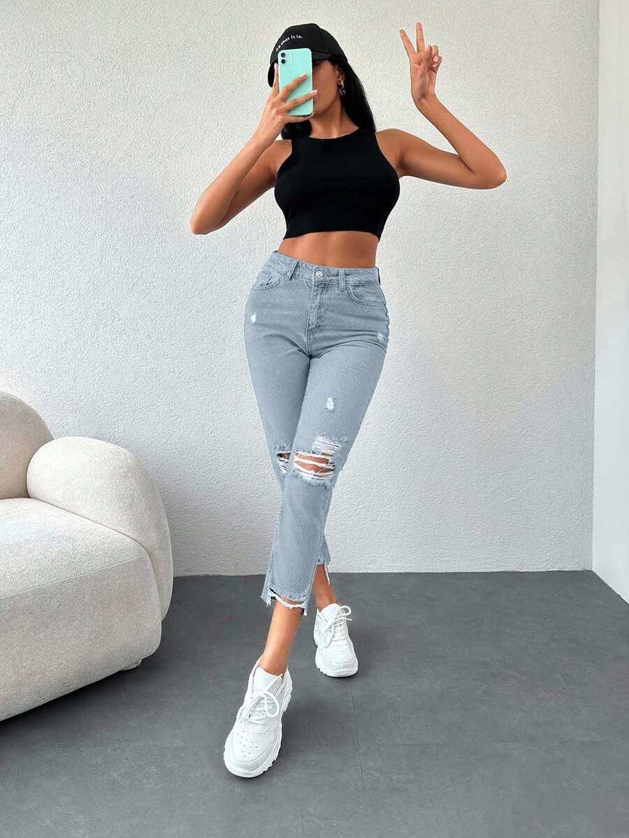 niebieskie spodnie jeans
