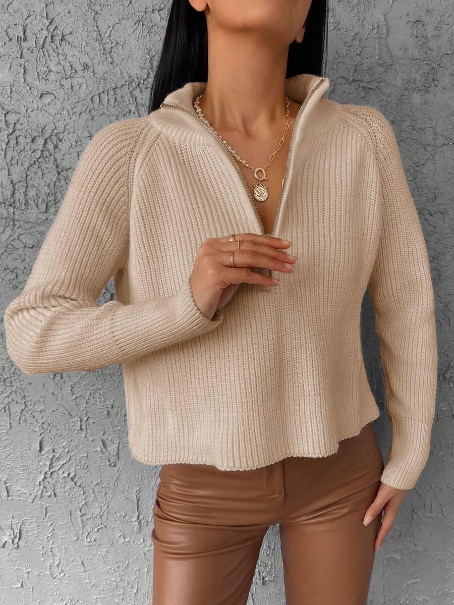 beżowy sweter kołnierzyk 