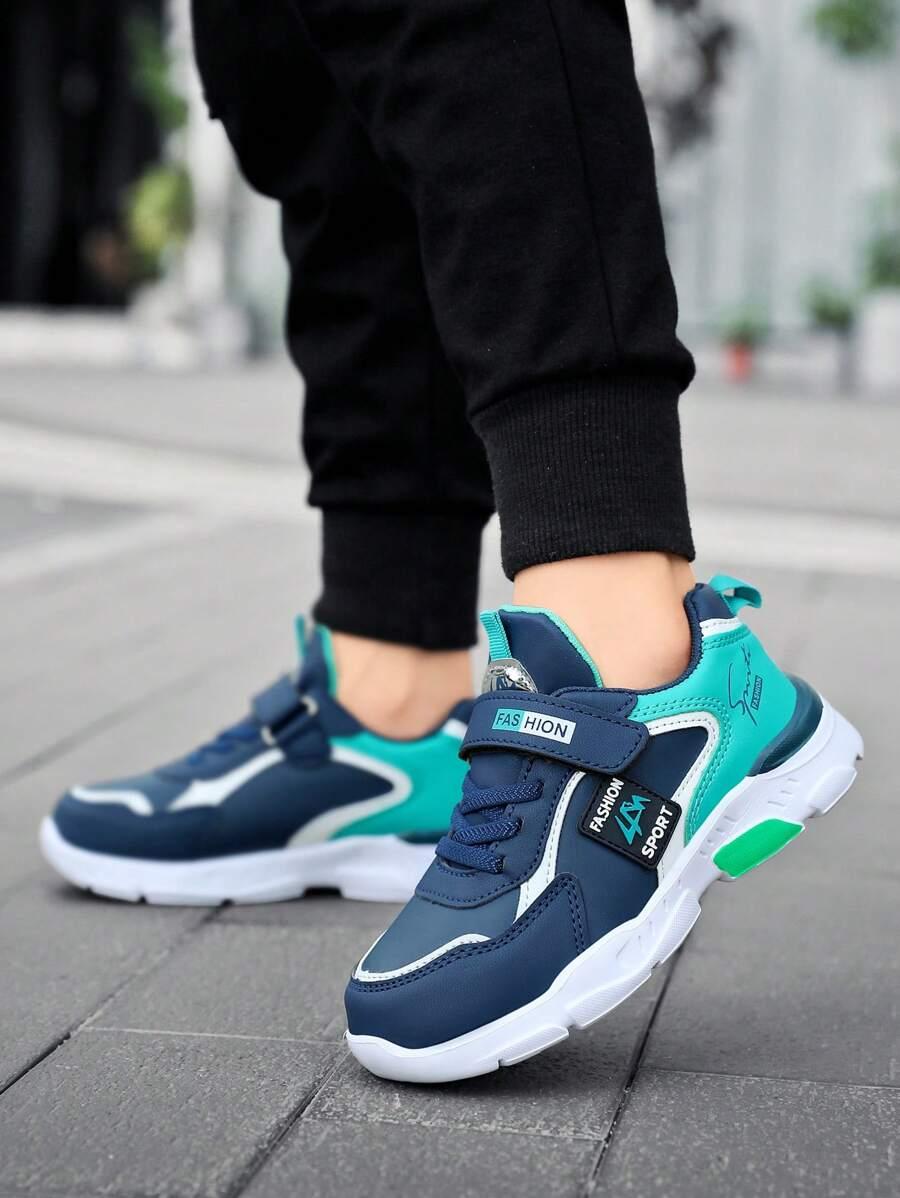 niebieskie buty sportowe