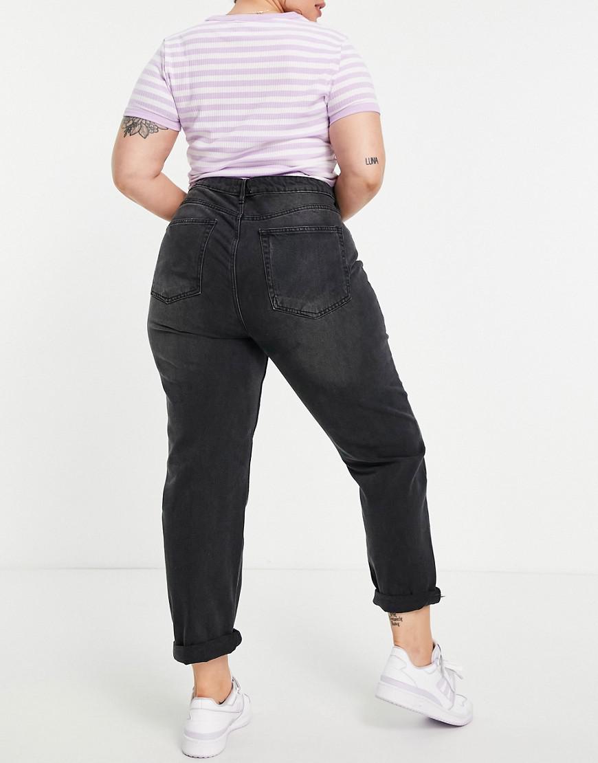 czarne spodnie mom jeans