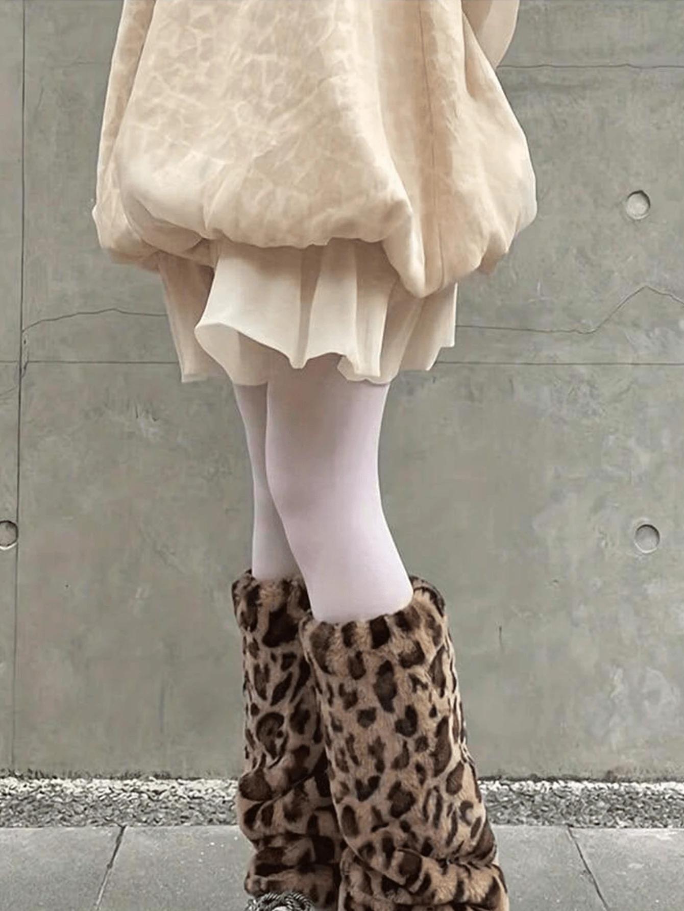 OCIEPLACZE NA NOGI animal print