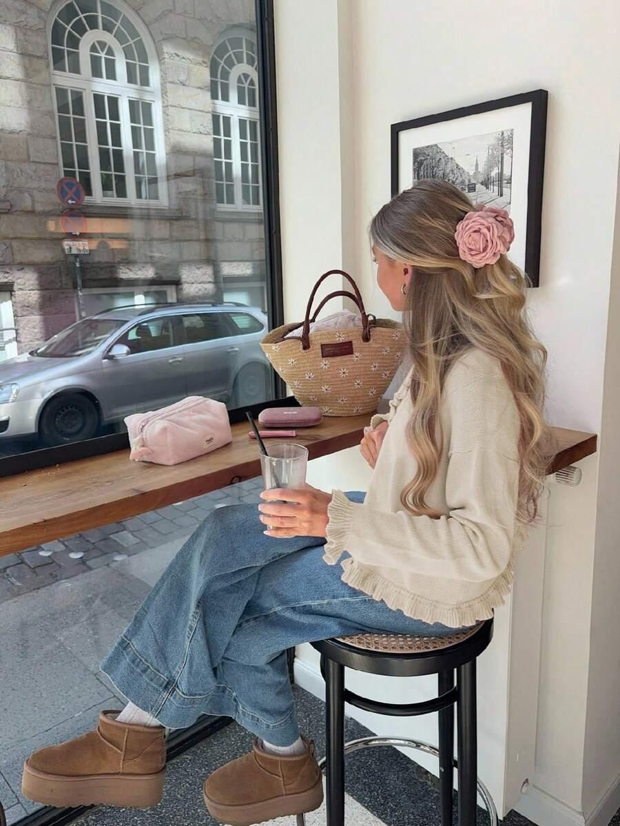 beżowy sweter guziki