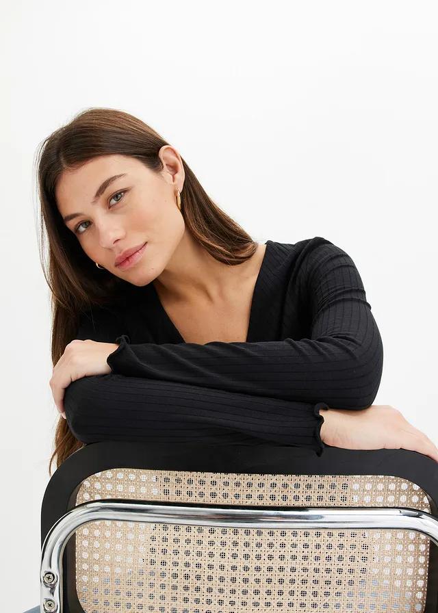 CZARNA BLUZKA V-NECK