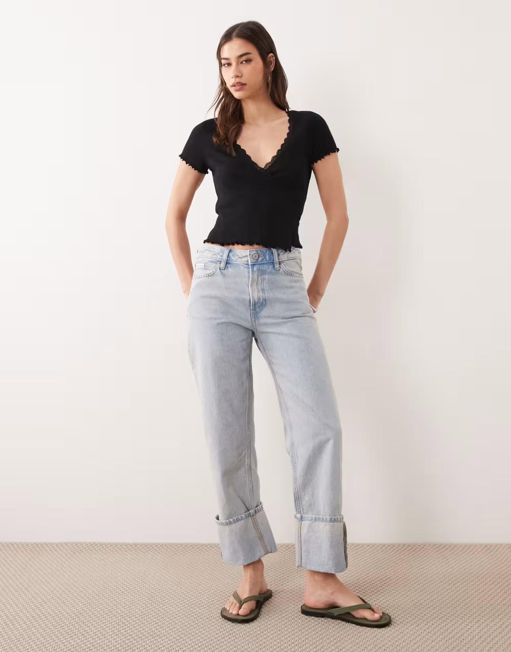 CZARNY TOP KRÓTKI RĘKAW ZIĄZANIE V-NECK