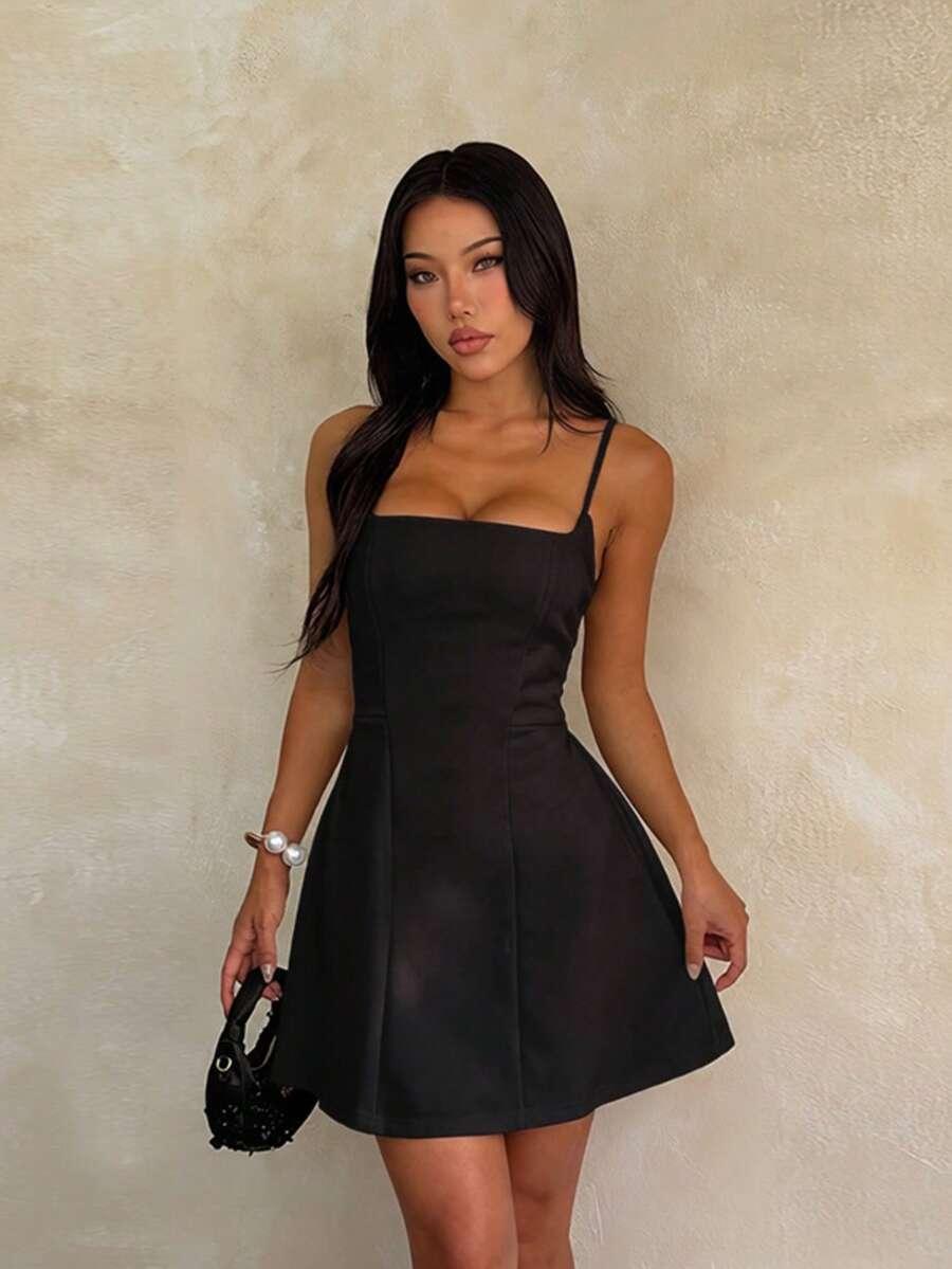 CZARNA MINI SUKIENKA