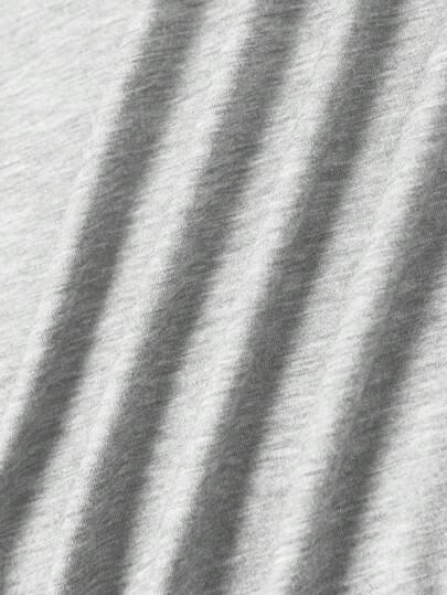 T-SHIRT Z APLIKACJĄ Z CEKIN 