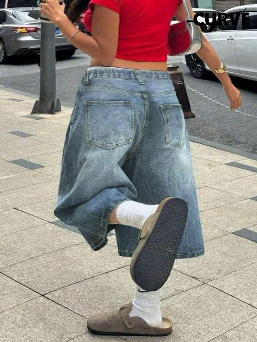 niebieskie spodenki jeans 