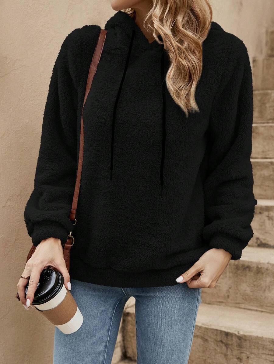 czarna bluza futerko