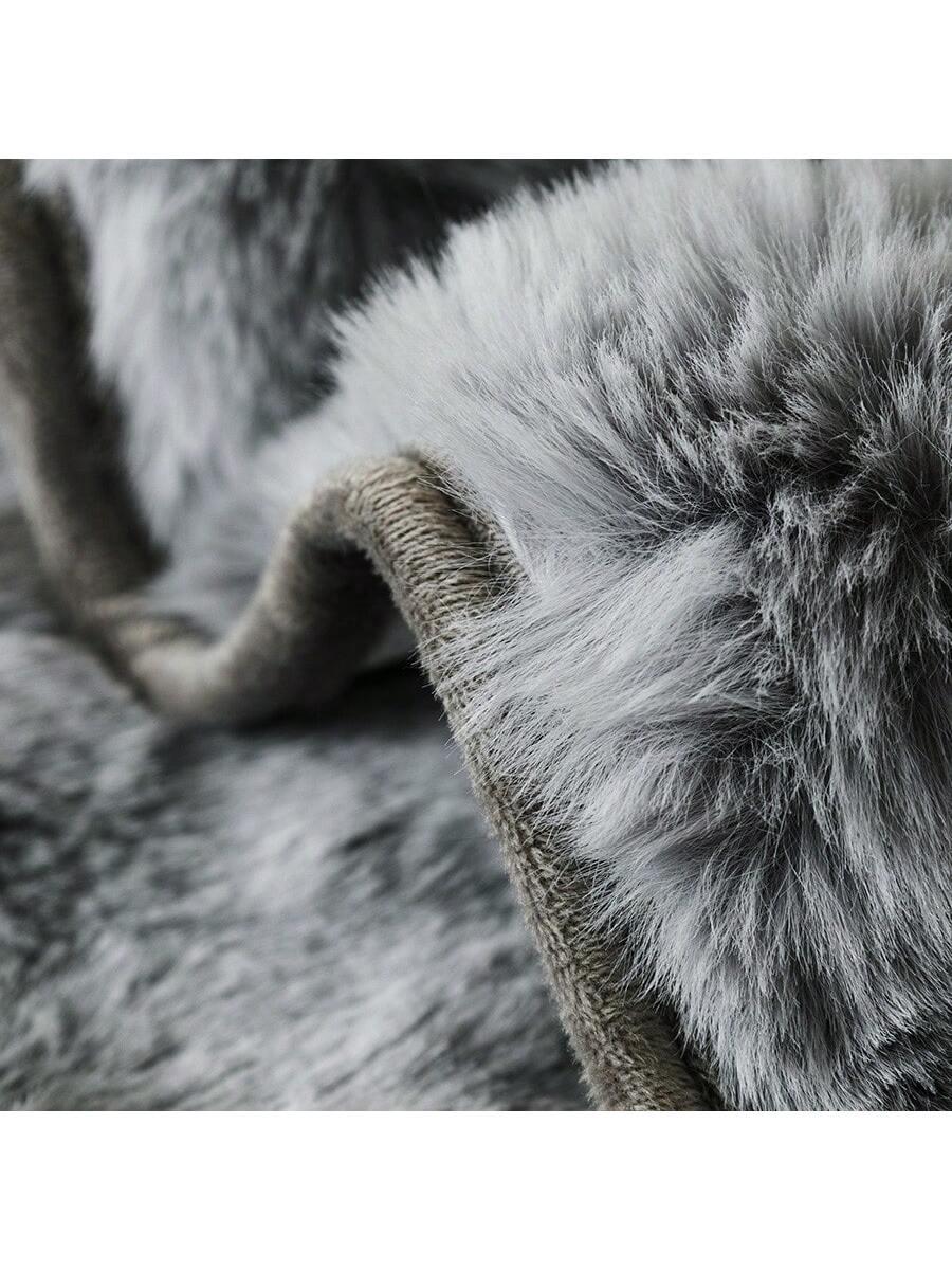 SZARA FLUFFY NARZUTA NA SOFĘ 