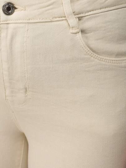 kremowe spodnie jeans rurki