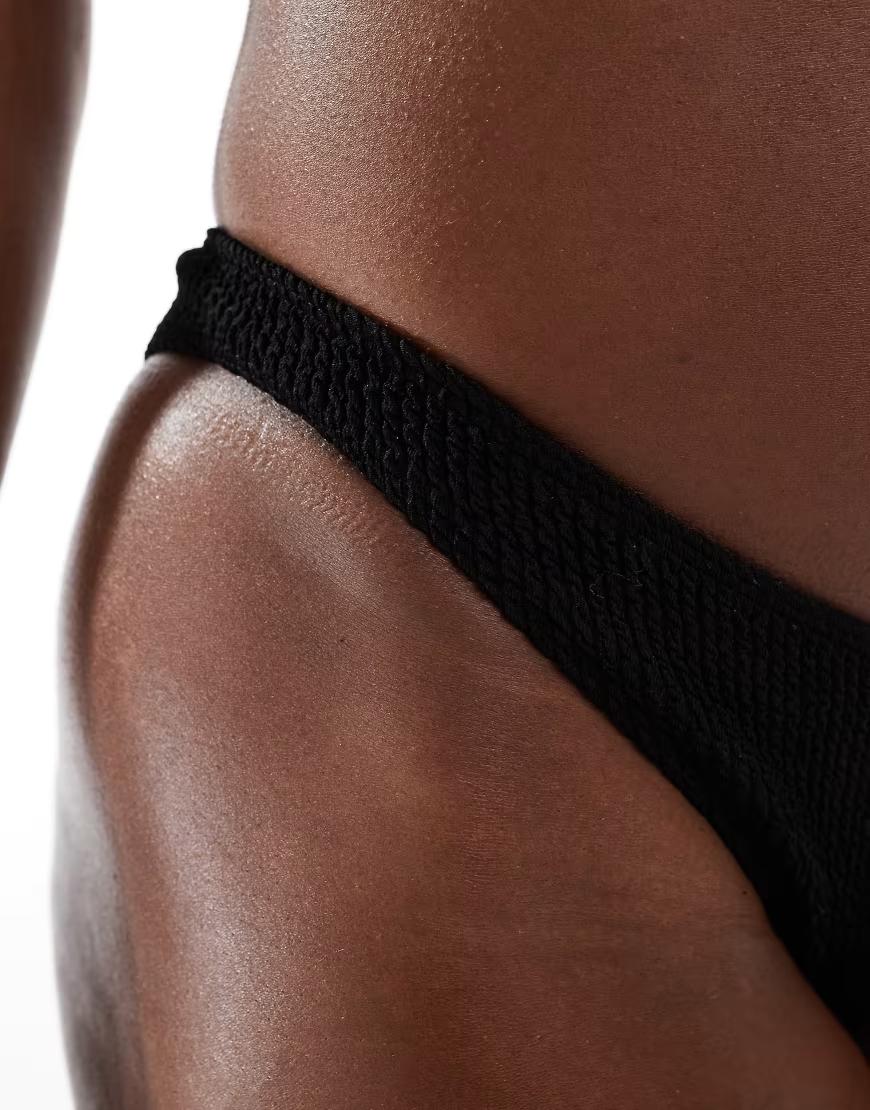 czarny dół  od bikini