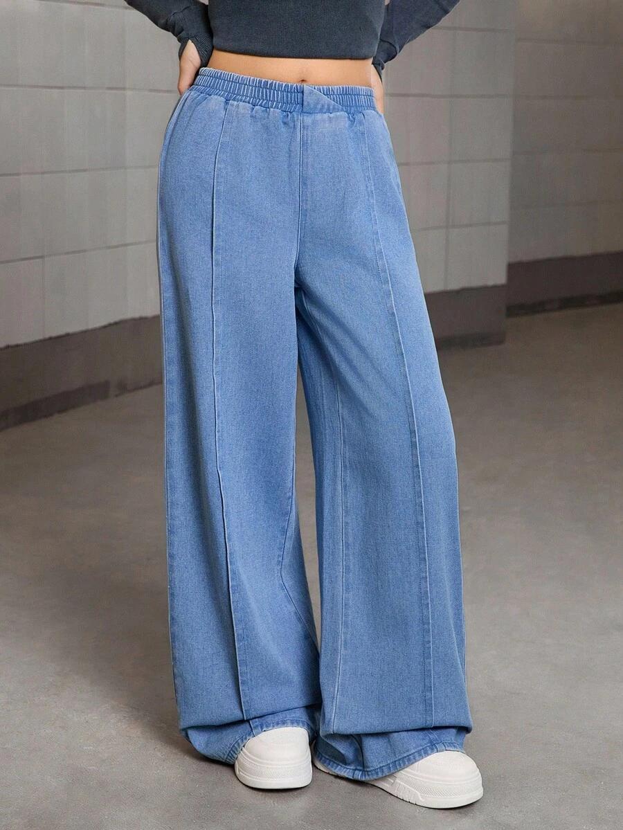 niebieskie spodnie jeans