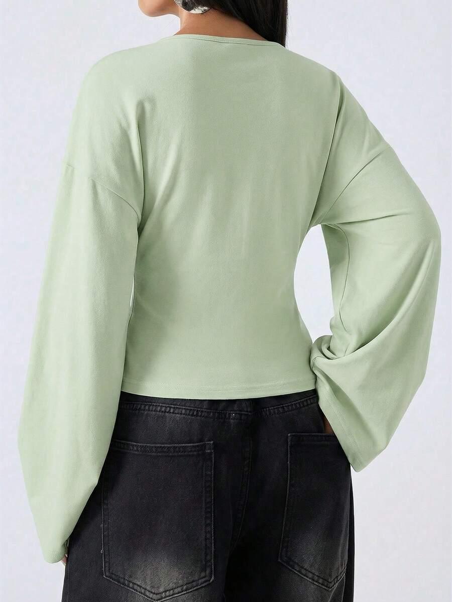 zielona bluzka rozszerzane rękawy v-neck