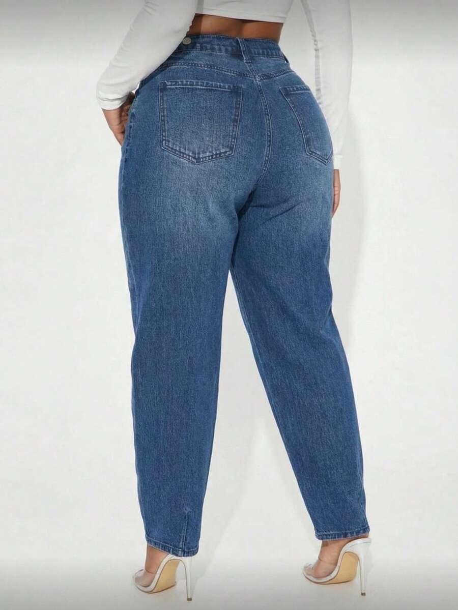 niebieskie spodnie jeans