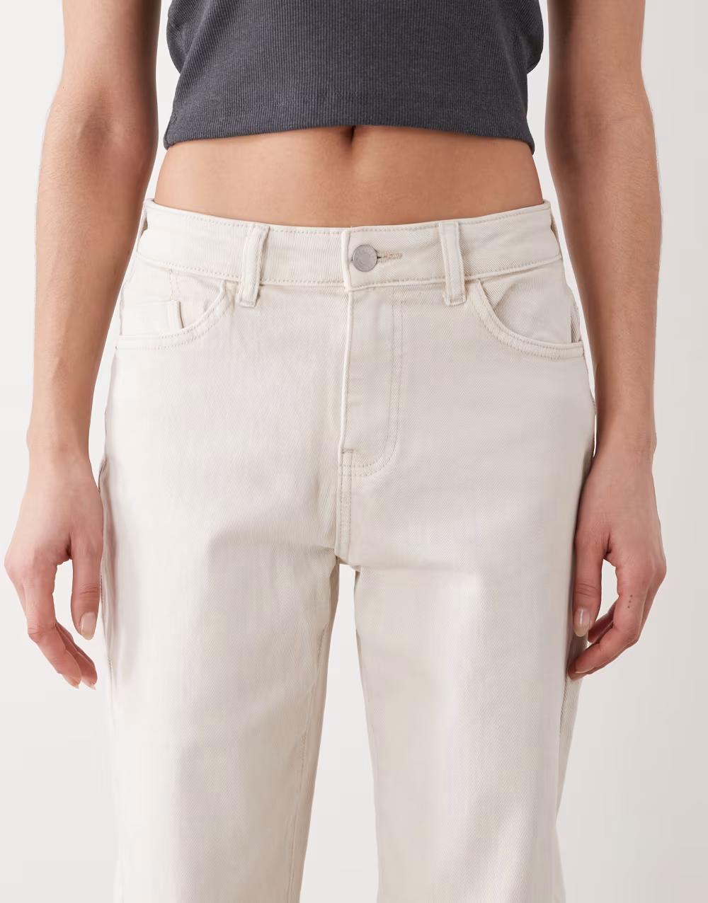 ecru spodnie jeans zamek