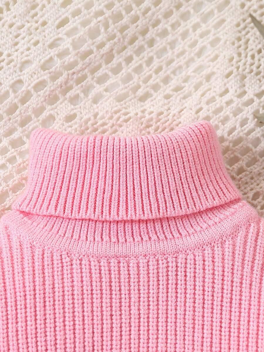 różowy sweter z golfem
